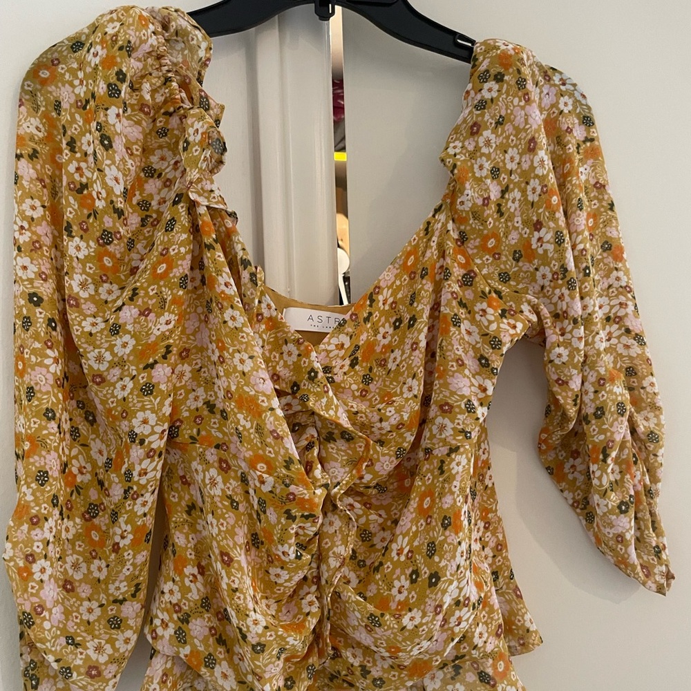 ASTR the Label Rouched Sleeve Top - Picture 3 of 5